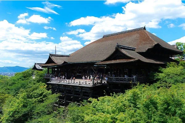 京都清水寺的传统寺院建筑