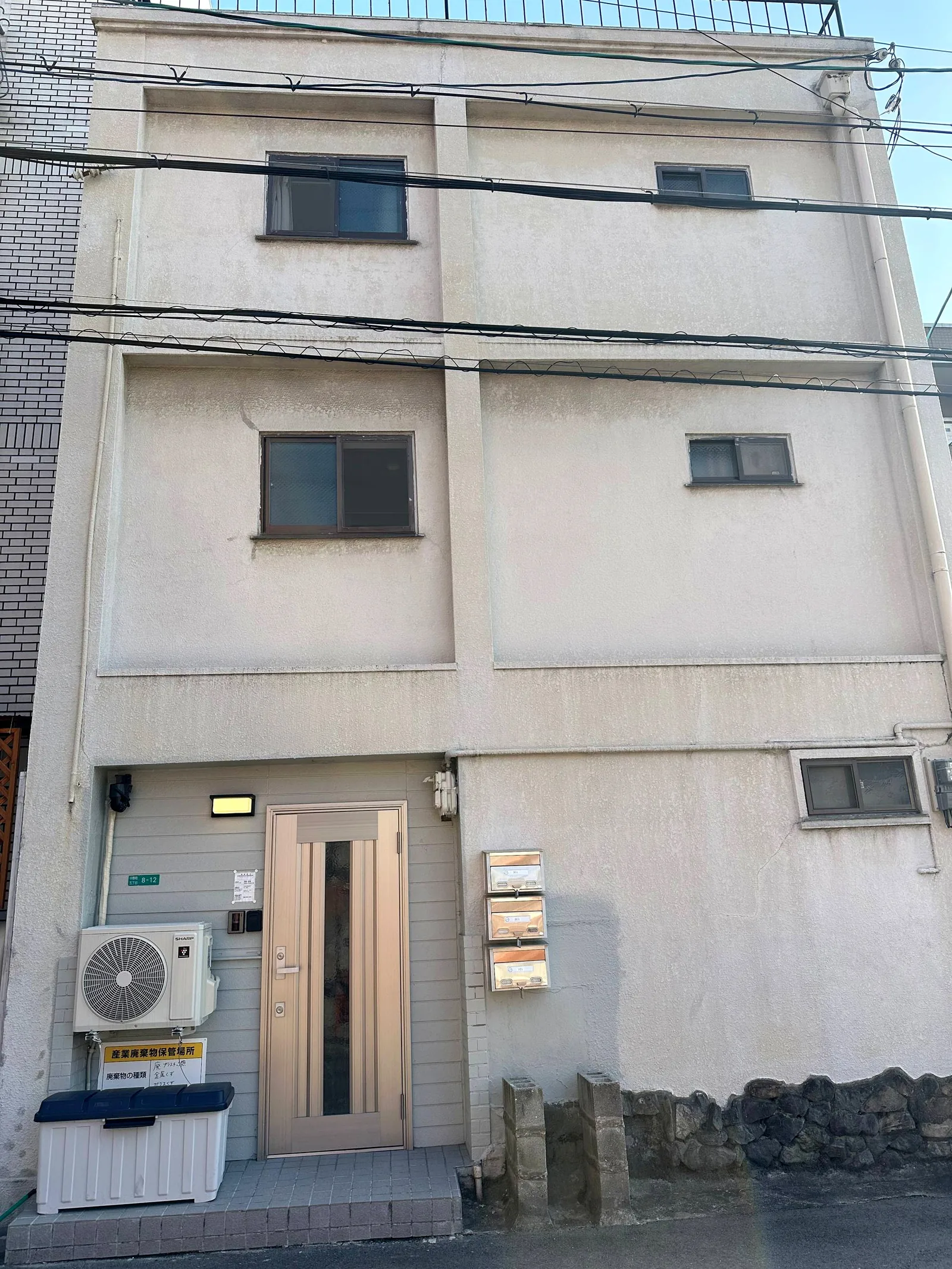 宽居大阪民宿 · 民宿正门外观