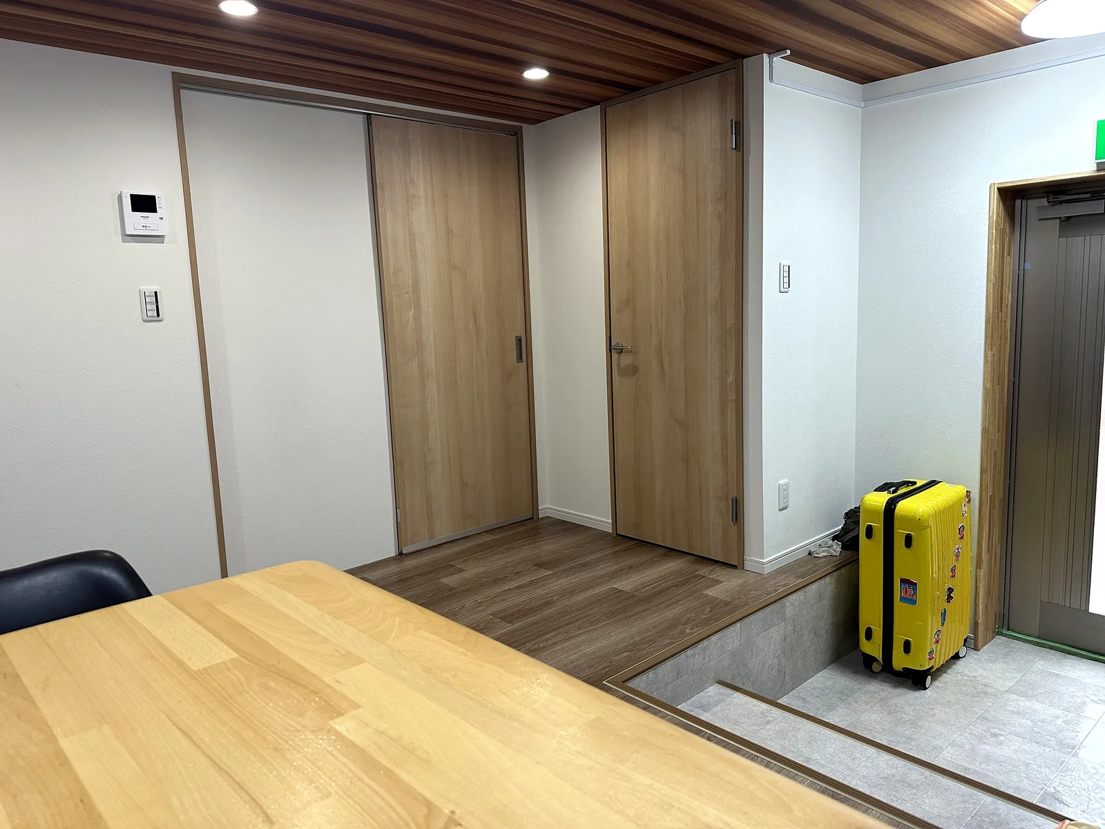 宽居大阪民宿 · 餐桌与公共空间