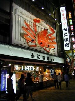 闯入霓虹灯下的美食迷宫，每一口都是心动！：文章配图 2