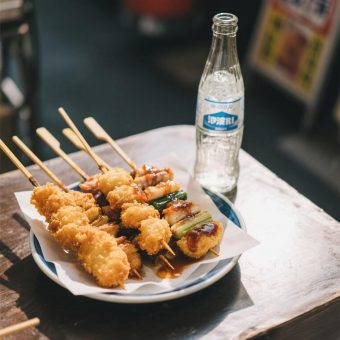 闯入霓虹灯下的美食迷宫，每一口都是心动！：文章配图 5