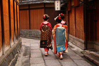 日本旅行行李怎么带：插头电压、衣物与家庭出行装备：文章配图 1