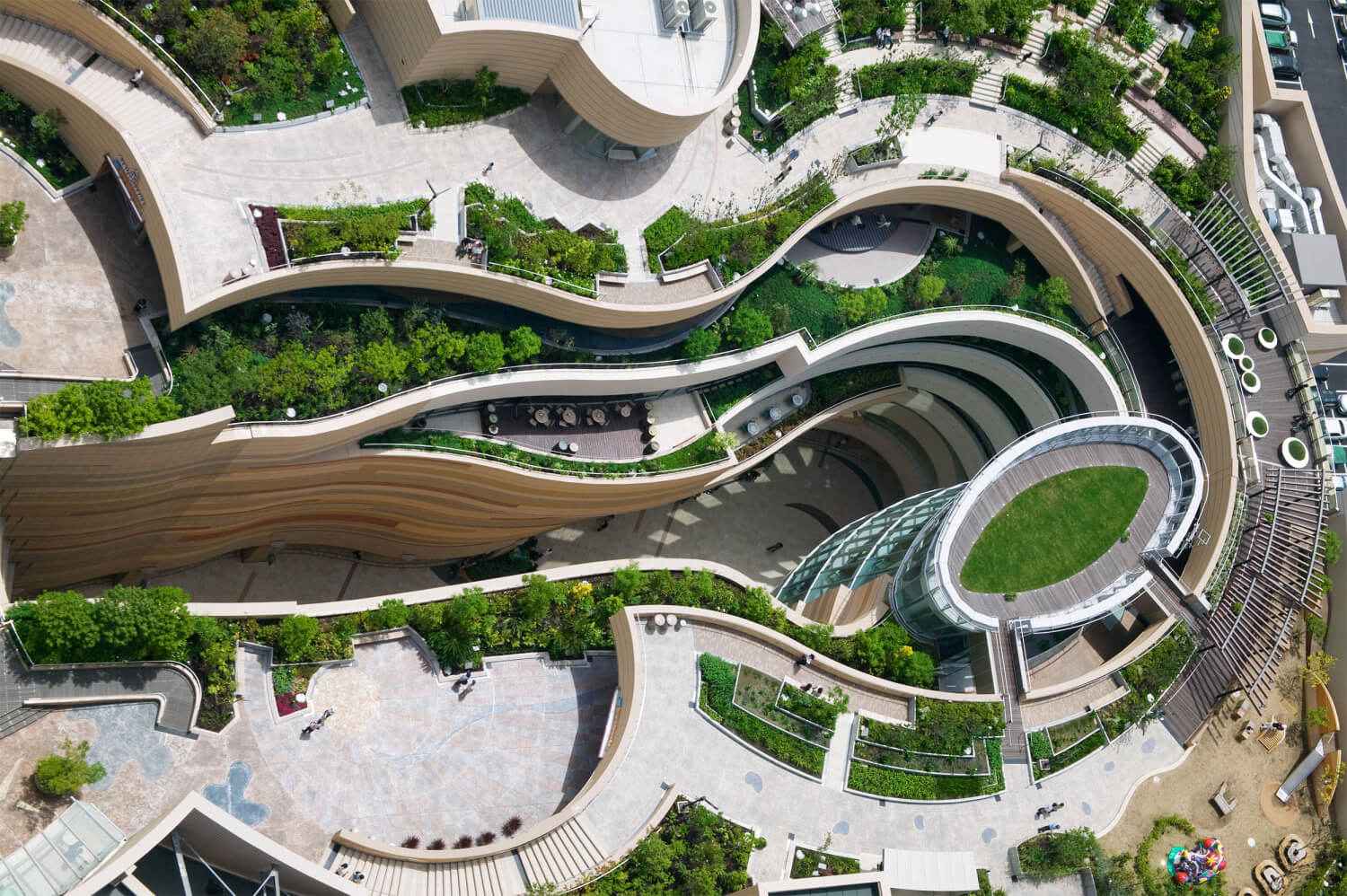 大阪必逛！Namba Parks (难波公园) – 都市中的空中绿洲 🌿🛍️：文章配图 1